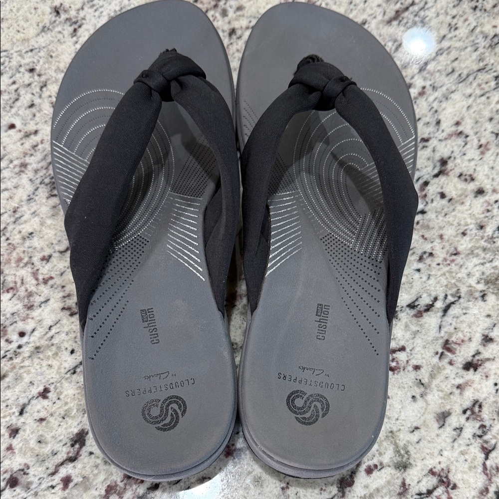 Clarks Gray and Black Flip Flops